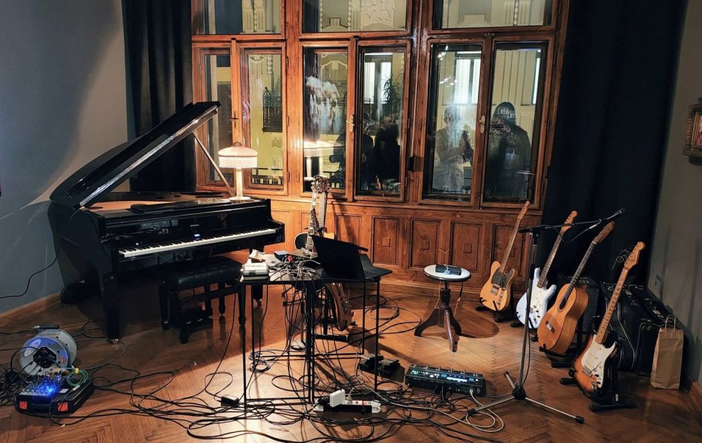 Inainte de concert la Fikl Art Stage Gallery