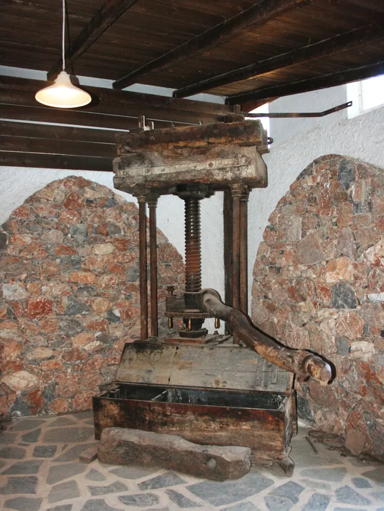 presă pentru obținerea de ulei din turte de măsline