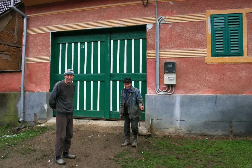 satul Calna din Caraș-Severin; Ion Drugărin și tatăl său satul Calna din Caraș-Severin; Ion Drugărin și tatăl său